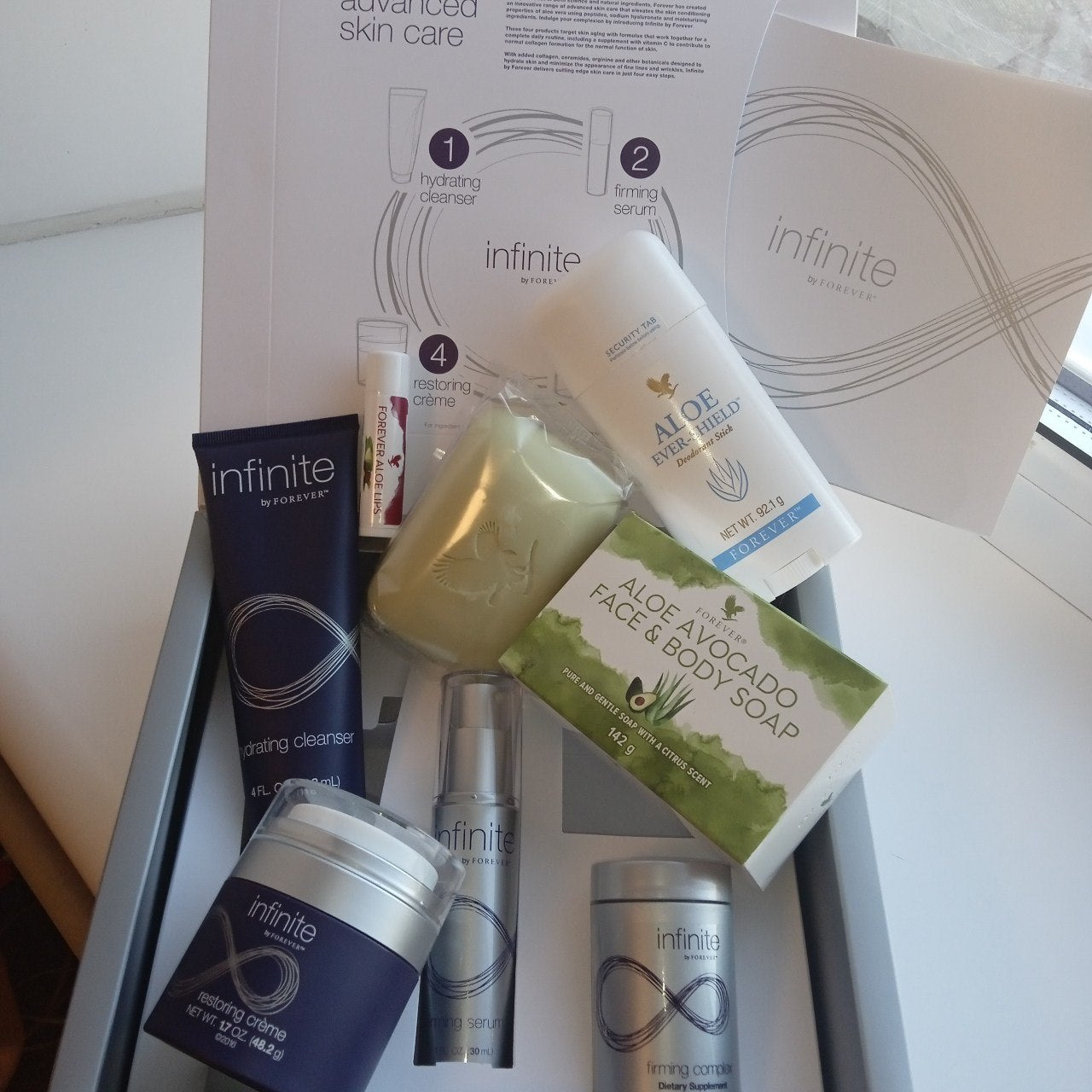 Forever Infinite Skincare Kit — антивозрастная система ухода за кожей лица после 30, 4 средства+подарок на выбор